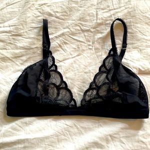 Lonely Scalloped Edge, Unlined Bra